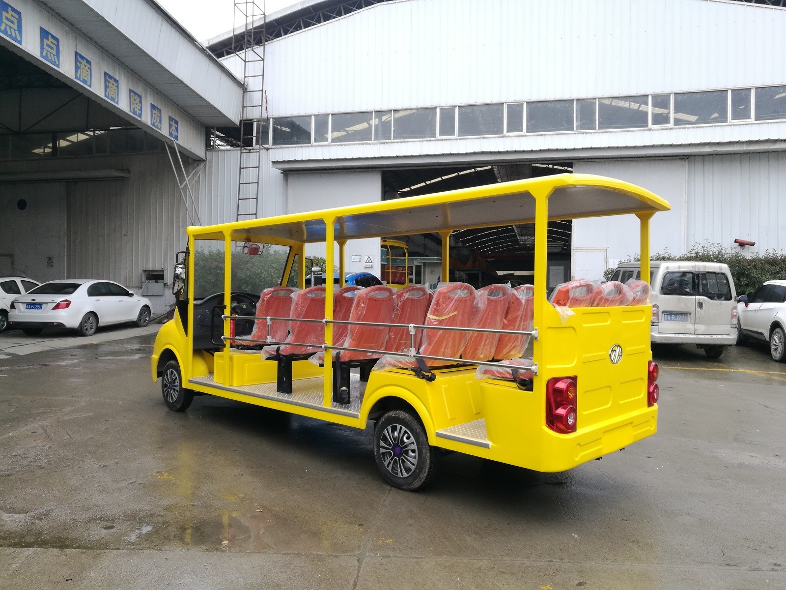 14座燃油观光车