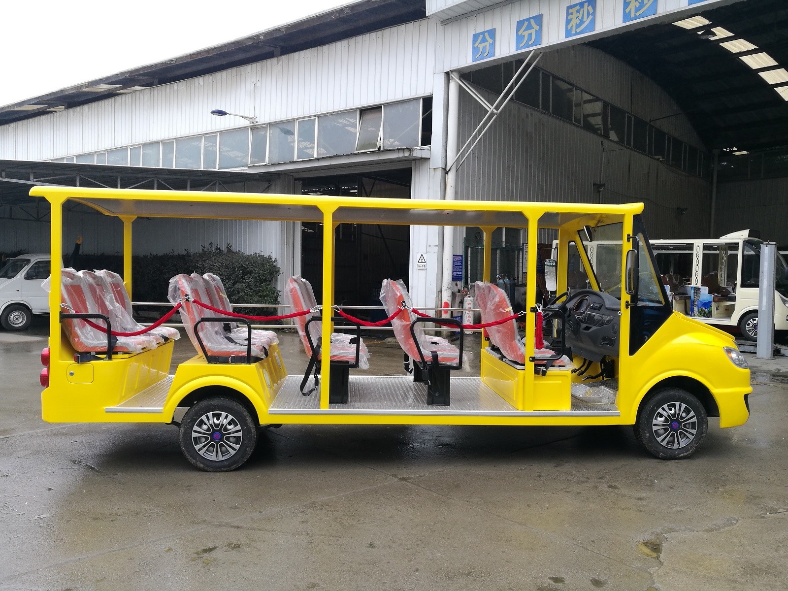 14座燃油观光车