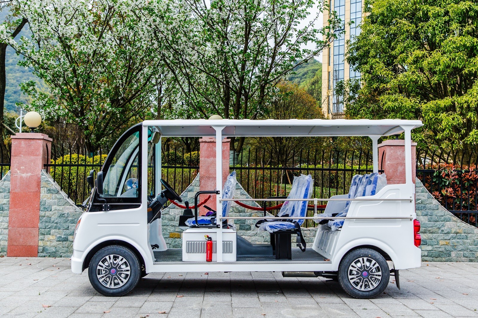 8座电动观光车 8座电动观光车