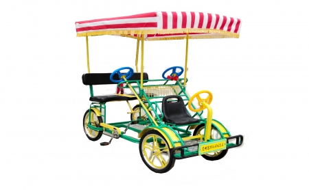 三人共享自行车