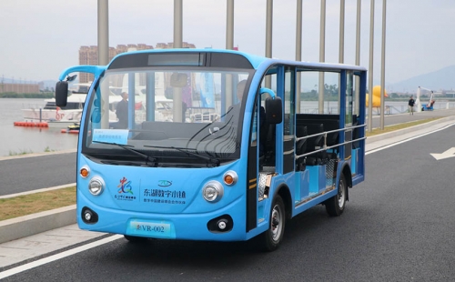 电动观光车的蓄电池必须不定期检查或加水